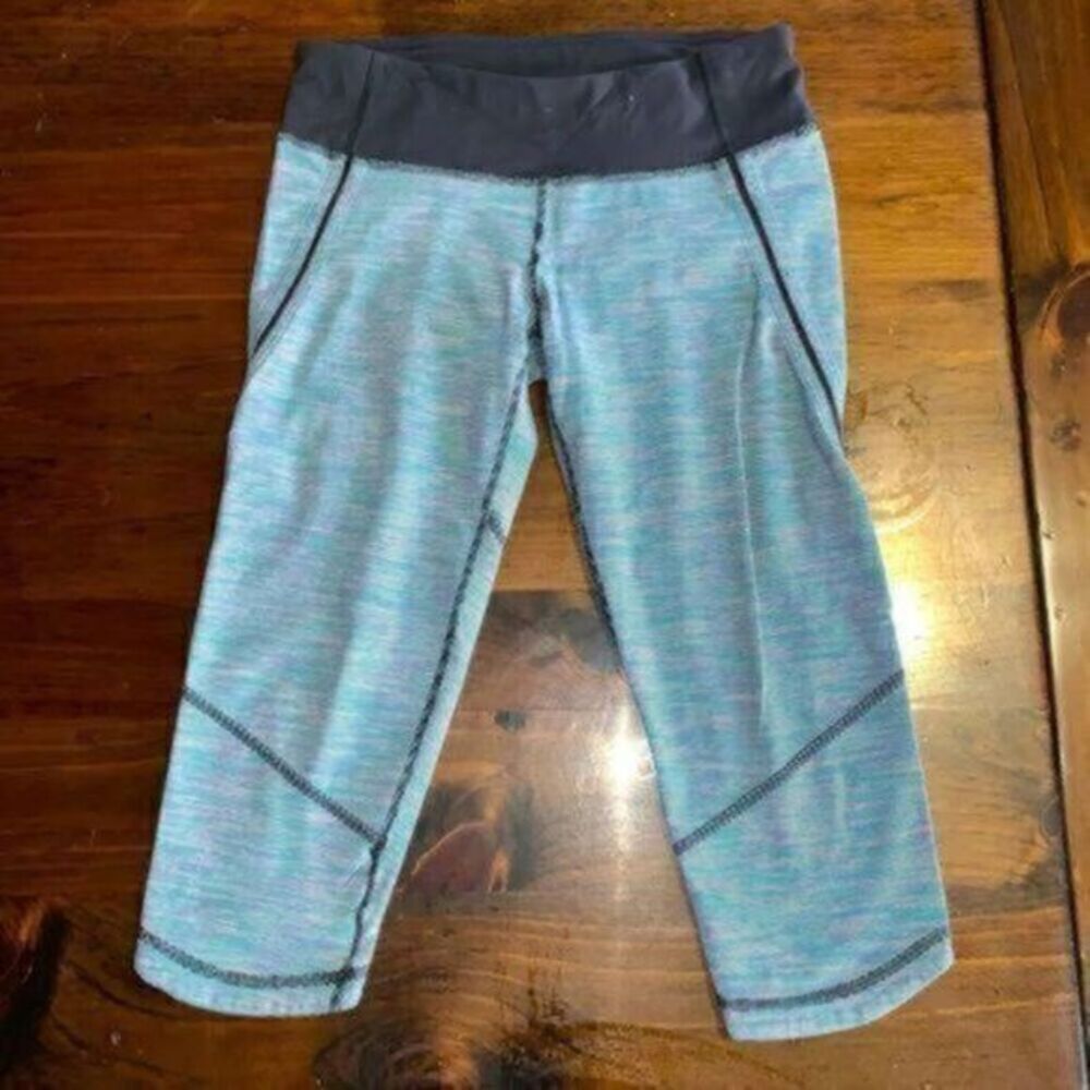 Lululemon Athletica Blue & Gray striped Capri workout pants size 4